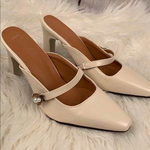 Artfaerie Queen Bee cream heel sz 36 sz 6